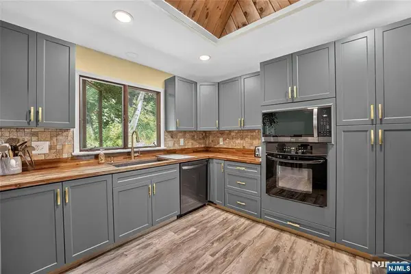 37 Shades Of Death RD, Liberty, NJ 07838