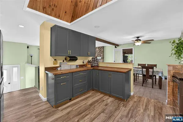 37 Shades Of Death RD, Liberty, NJ 07838