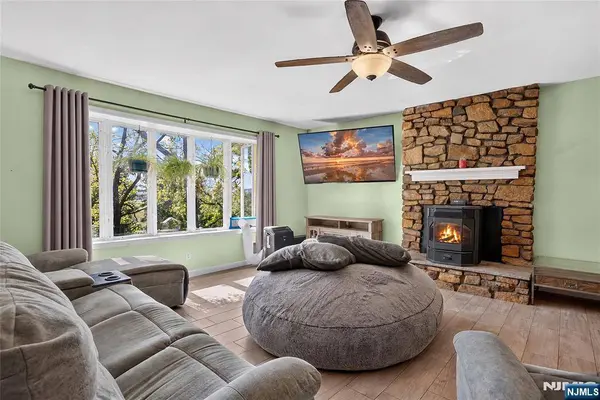 37 Shades Of Death RD, Liberty, NJ 07838
