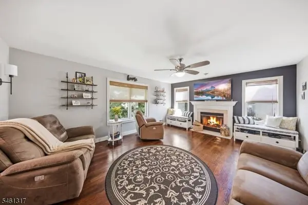 18 Metro Vista Dr, Hawthorne Boro, NJ 07506