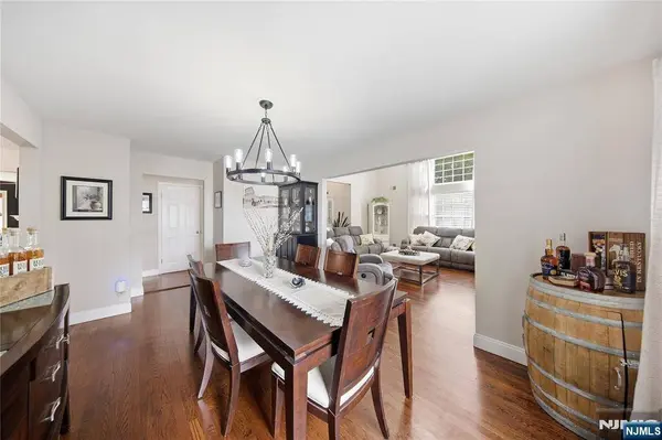 18 Metro Vista DR, Hawthorne, NJ 07506