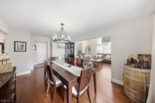 18 Metro Vista Dr, Hawthorne Boro, NJ 07506