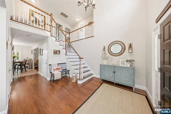 18 Metro Vista DR, Hawthorne, NJ 07506