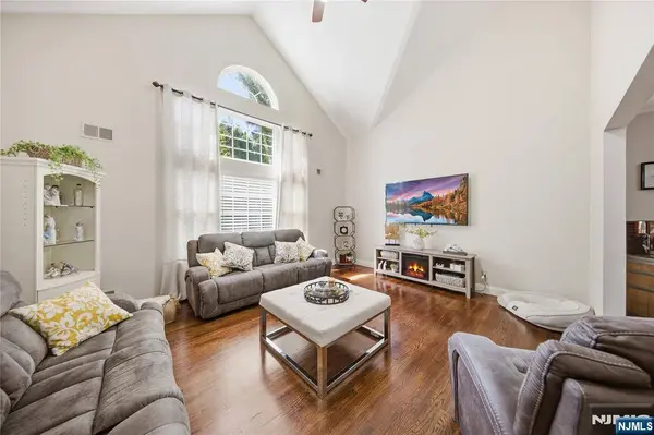 18 Metro Vista DR, Hawthorne, NJ 07506