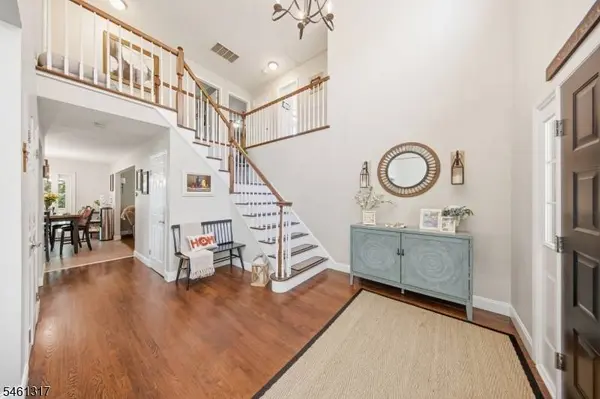 18 Metro Vista Dr, Hawthorne Boro, NJ 07506