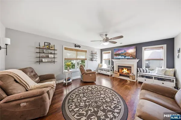 18 Metro Vista DR, Hawthorne, NJ 07506