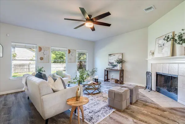 18320 Lake Edge CT, Pflugerville, TX 78660