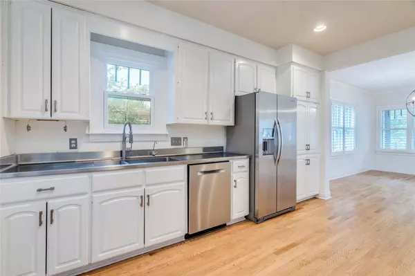 512 E 49th ST #A, Austin, TX 78751