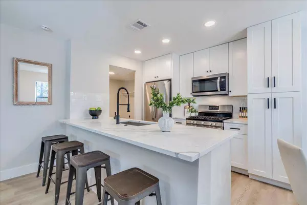 11301 JOLLYVILLE RD #F2, Austin, TX 78759