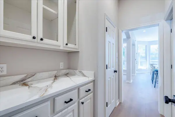1109 Hillridge DR, Round Rock, TX 78665