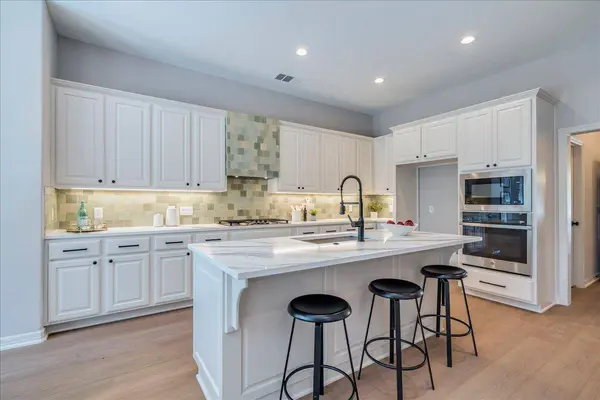1109 Hillridge DR, Round Rock, TX 78665