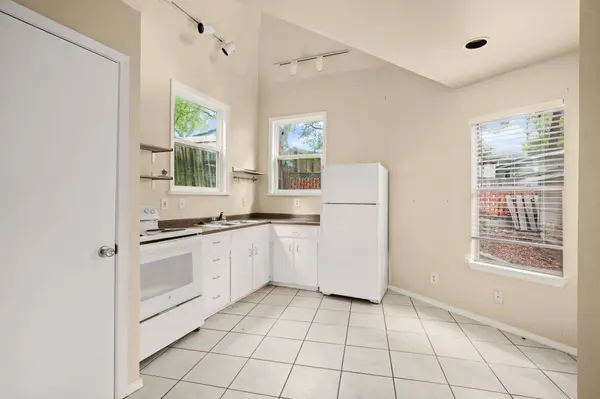 3302 Hemlock Ave #B, Austin, TX 78722
