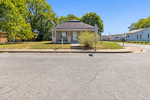 38 Maude ST