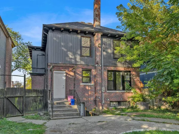 762 VICTORIA Avenue, Windsor, ON N9A 4N2