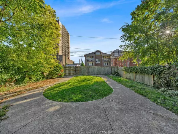 762 VICTORIA Avenue, Windsor, ON N9A 4N2