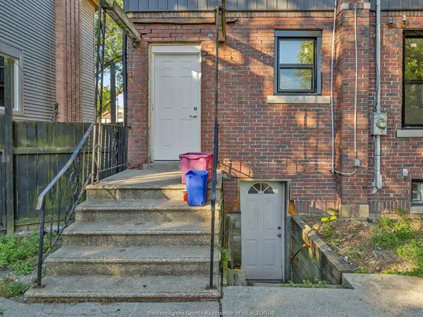 762 VICTORIA Avenue, Windsor, ON N9A 4N2