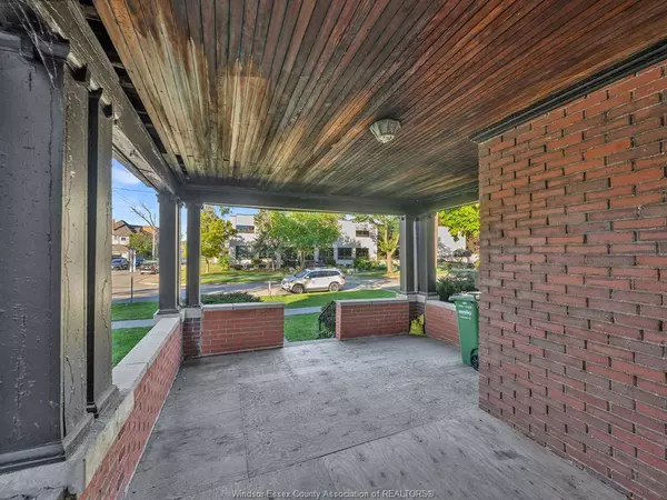 762 VICTORIA Avenue, Windsor, ON N9A 4N2