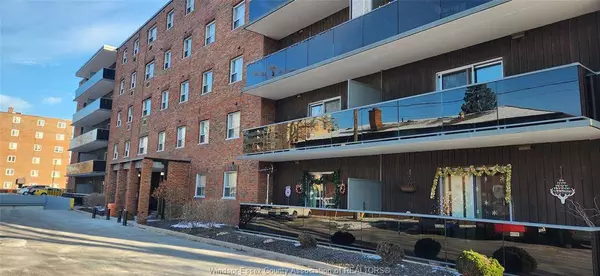 3900 WYANDOTTE Street East #224, Windsor, ON N8Y 1B3