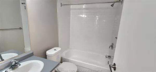 3900 WYANDOTTE Street East #224, Windsor, ON N8Y 1B3