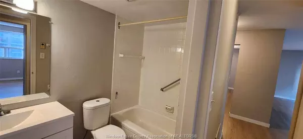 3900 WYANDOTTE Street East #515, Windsor, ON N8Y 1B3