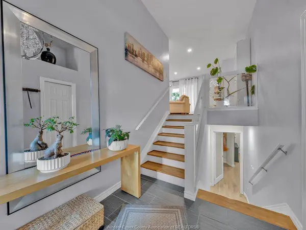 1045 CLOVER Avenue, Windsor, ON N8P 1V8