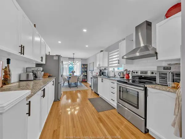 1045 CLOVER Avenue, Windsor, ON N8P 1V8