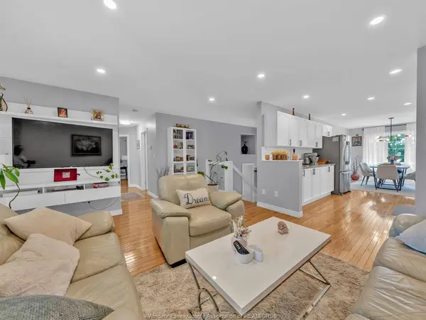 1045 CLOVER Avenue, Windsor, ON N8P 1V8