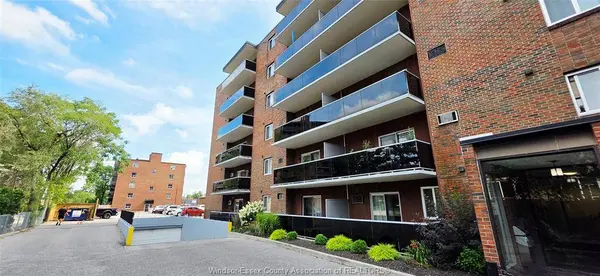 3905 RIVERSIDE Drive East #401, Windsor, ON N8Y 1B3
