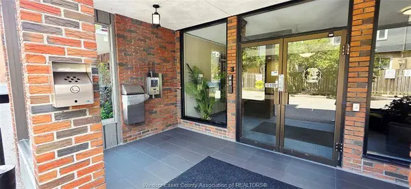 3905 RIVERSIDE Drive East #401, Windsor, ON N8Y 1B3