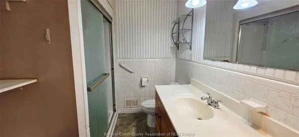 1050 BARTLET, Windsor, ON N9G 1V4