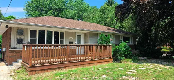 1050 BARTLET, Windsor, ON N9G 1V4