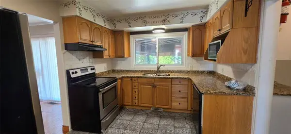1050 BARTLET, Windsor, ON N9G 1V4