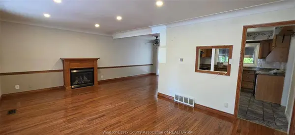 1050 BARTLET, Windsor, ON N9G 1V4