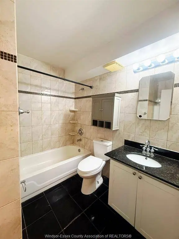 739 DEVERON Crescent #210, London, ON N5Z 4Y1
