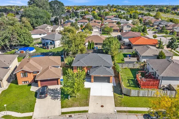 4274 DENNISON Court, Windsor, ON N9G 2Y8