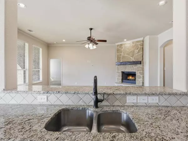 206 Brighton Court, Midlothian, TX 76065