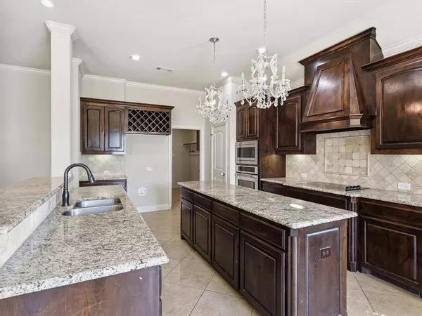 206 Brighton Court, Midlothian, TX 76065