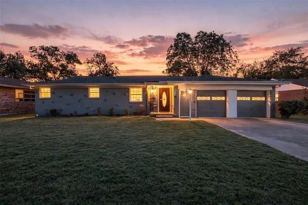5012 Ira Street, Haltom City, TX 76117