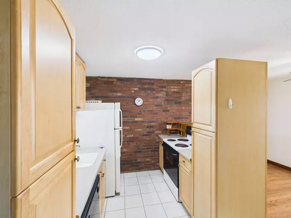 6 Meadowbrook Ln #2, Easton, MA 02375