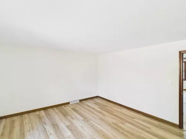 6 Meadowbrook Ln #2, Easton, MA 02375