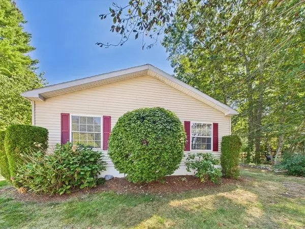 2608 Oak Point Dr, Middleboro, MA 02346