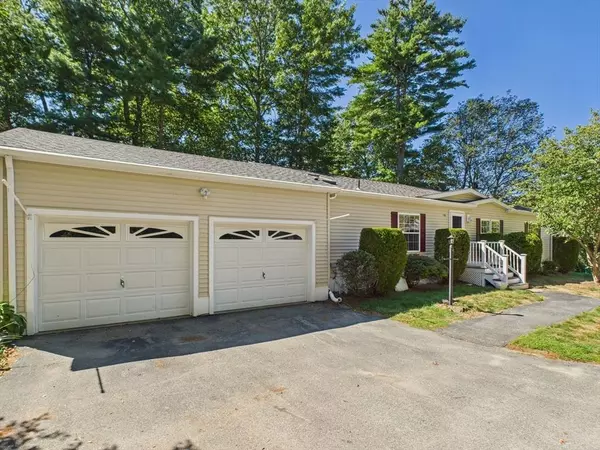 2608 Oak Point Dr, Middleboro, MA 02346