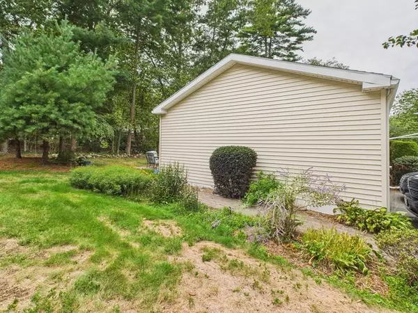 2608 Oak Point Dr, Middleboro, MA 02346