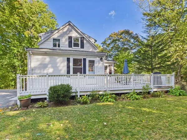 318 South St, Hanson, MA 02341