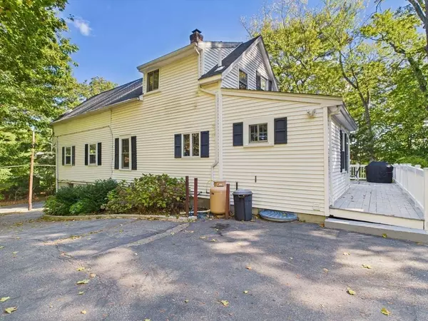 318 South St, Hanson, MA 02341