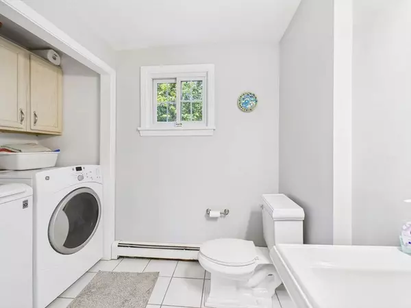 318 South St, Hanson, MA 02341