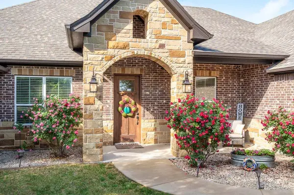 820 Peninsula Drive, Bluff Dale, TX 76433