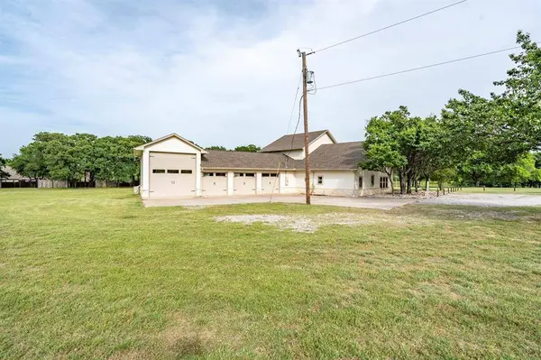 344 Clear Lake Lane, Weatherford, TX 76087