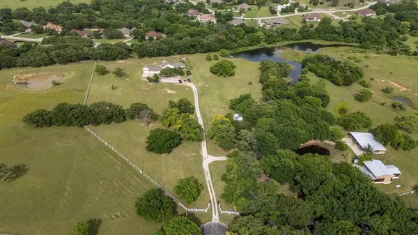 344 Clear Lake Lane, Weatherford, TX 76087