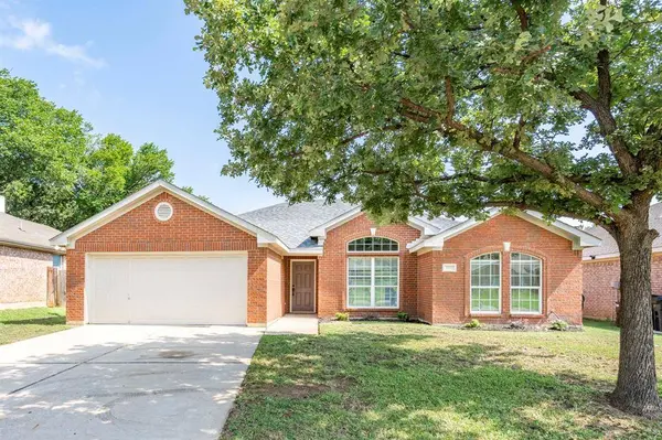 1912 Cancun Drive, Mansfield, TX 76063